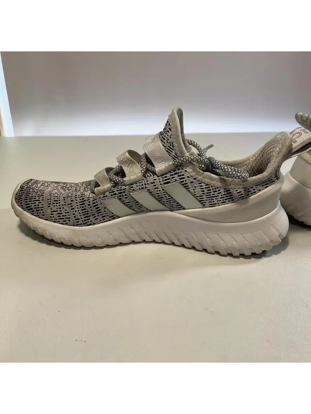adidas Kaptir Men’s Size 8 Running Shoes Gray/Metallic Silver EE9514